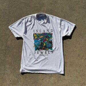 ISLAND JEWELS GRAPHIC TEE